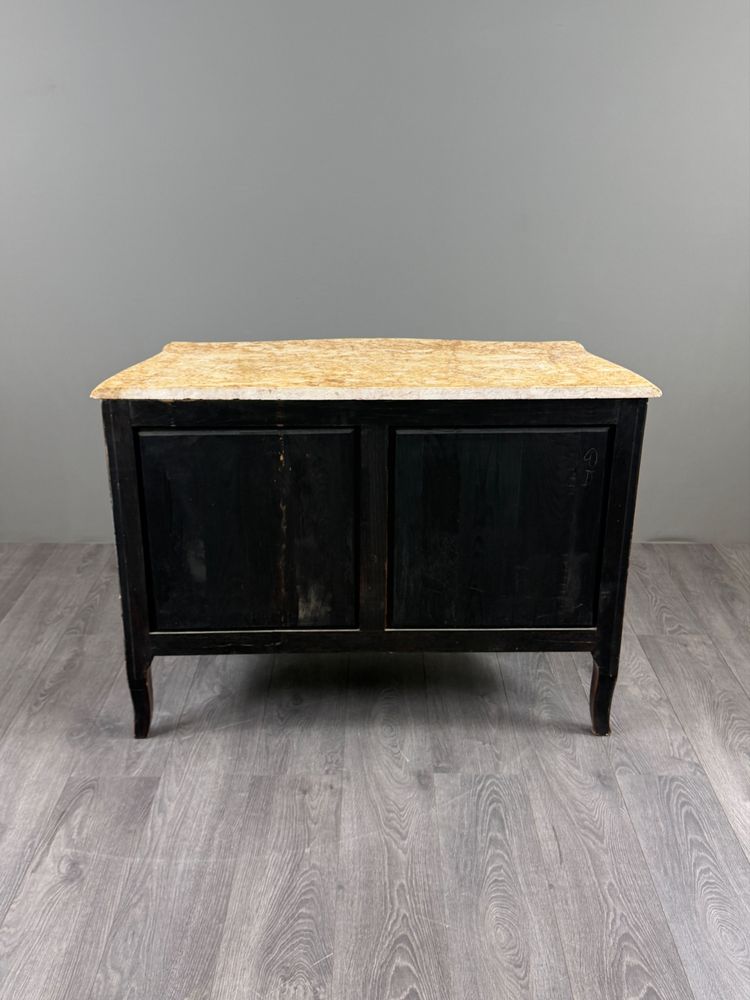 Commode de style Louis XV estampillée marquant p, XIXe siècle