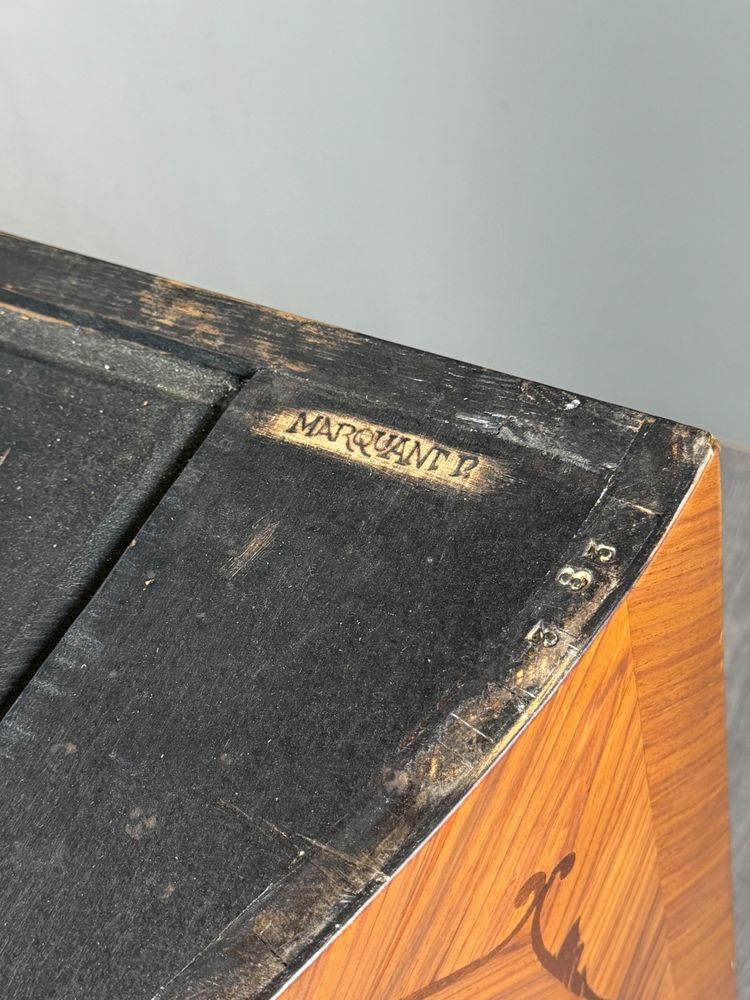 Commode de style Louis XV estampillée marquant p, XIXe siècle