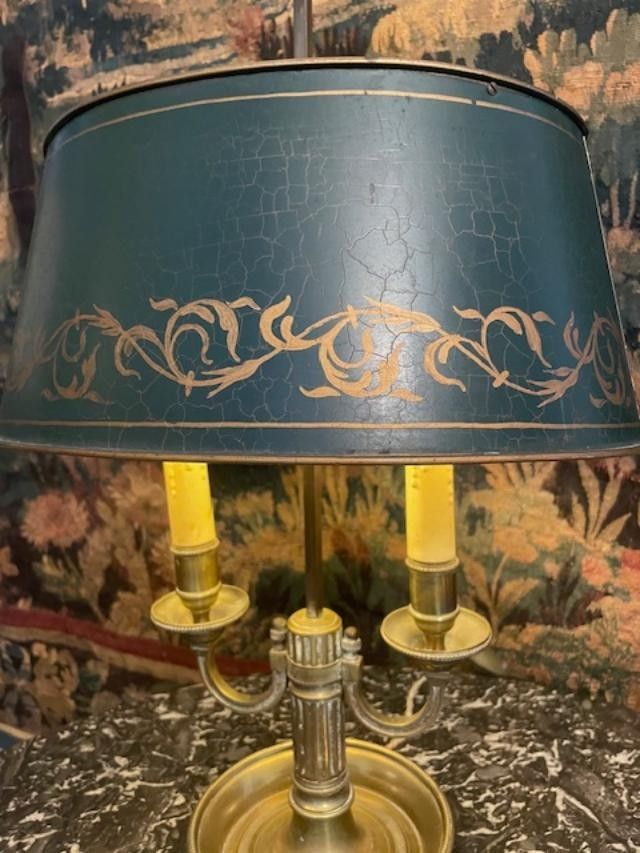 Louis XVI-style bronze hot-water bottle lamp