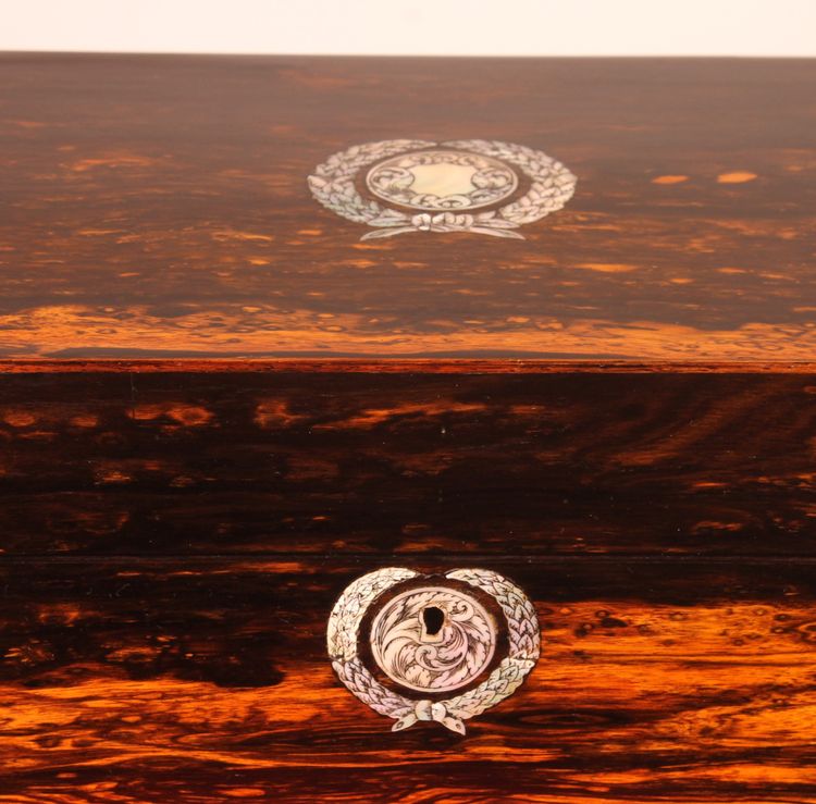 Charming Quality Antique 19th Century Coromandel Vanity Box With A Secret Compartment - 19° S