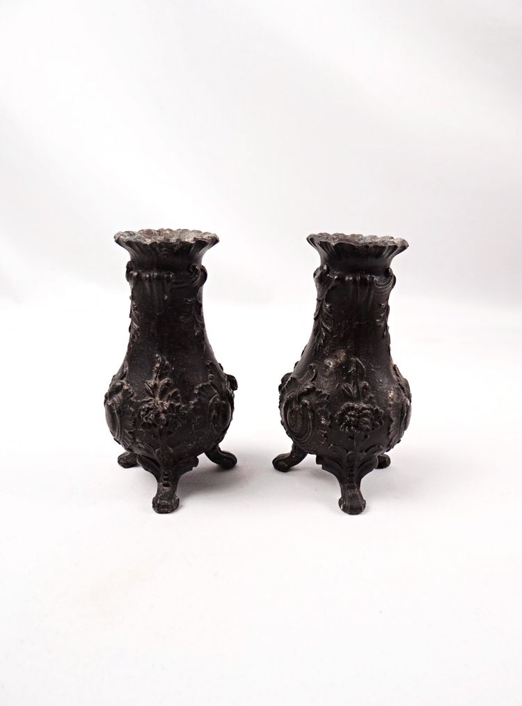Paire de petit vases soliflore Rococo en étain artisanat Français du XIXe