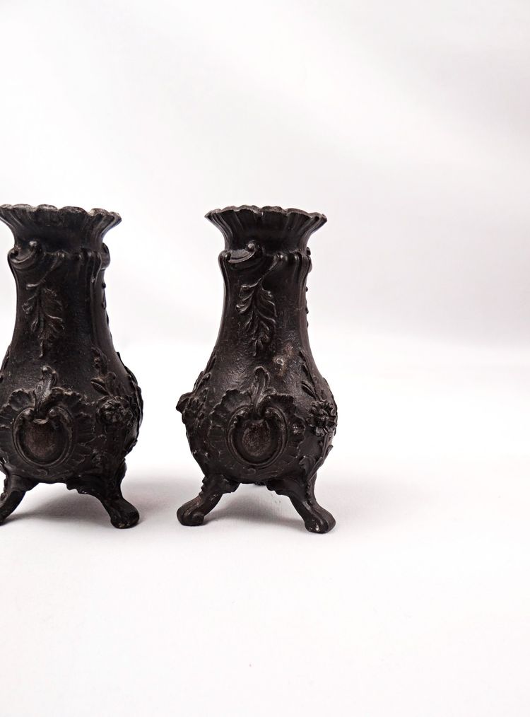 Paire de petit vases soliflore Rococo en étain artisanat Français du XIXe