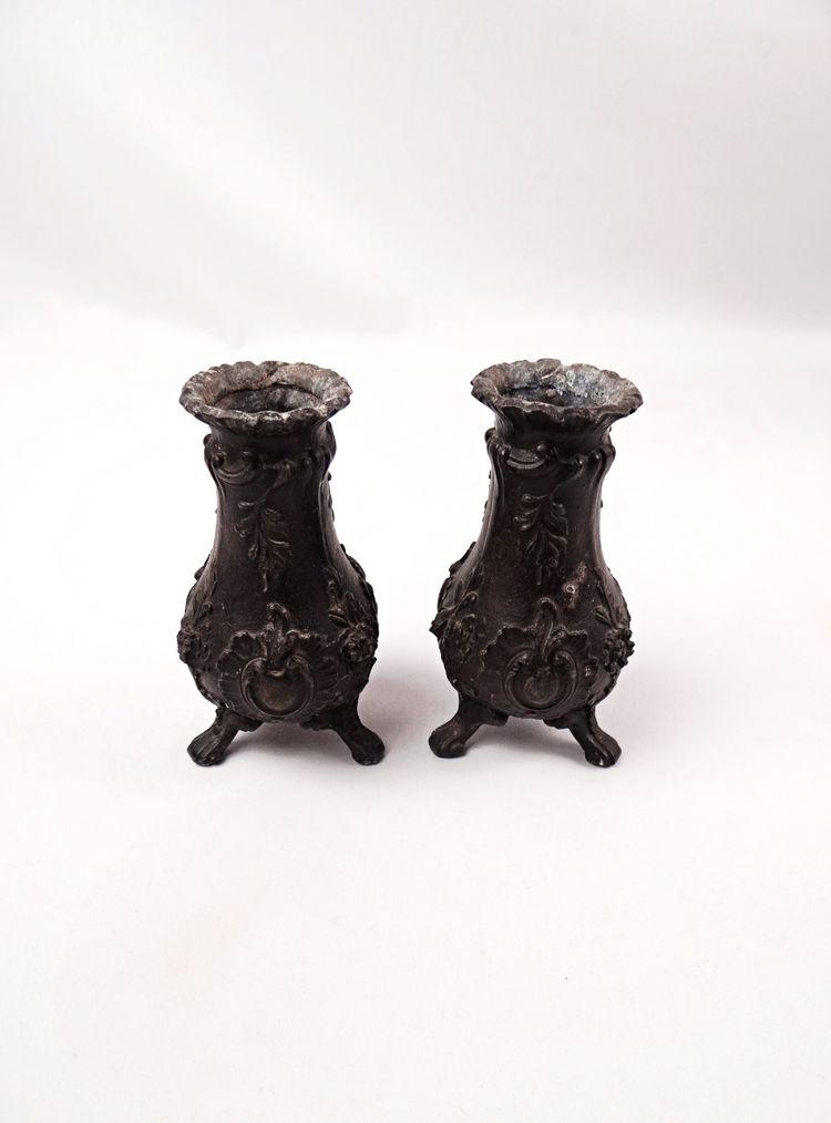 Paire de petit vases soliflore Rococo en étain artisanat Français du XIXe