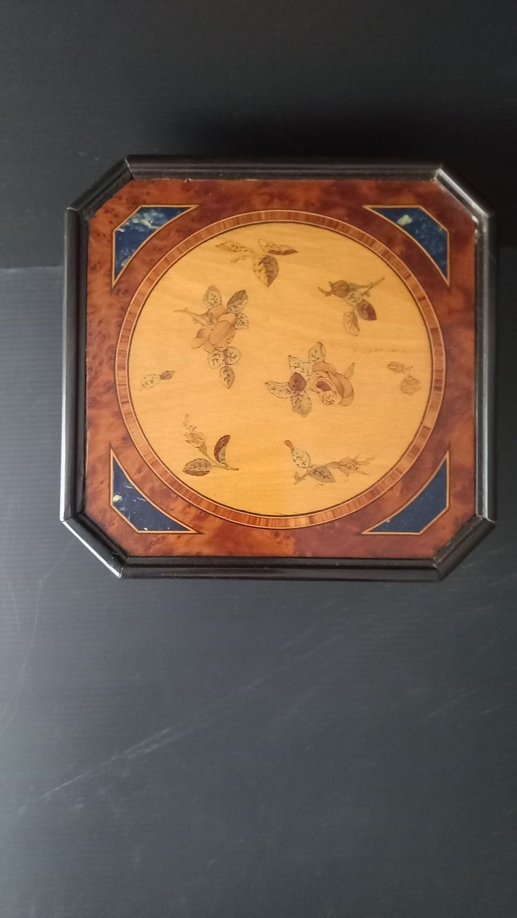 Beautiful 19th century marquetry box