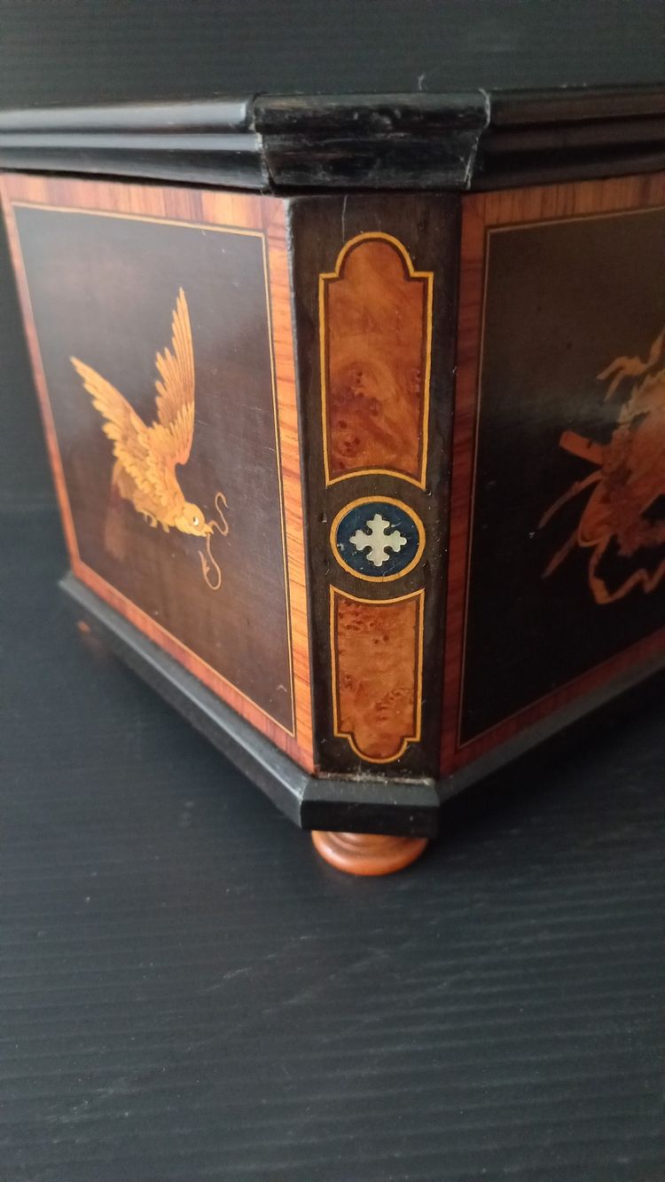 Beautiful 19th century marquetry box