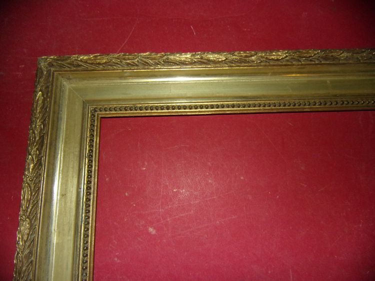 19th-century frame, in gilded wood.