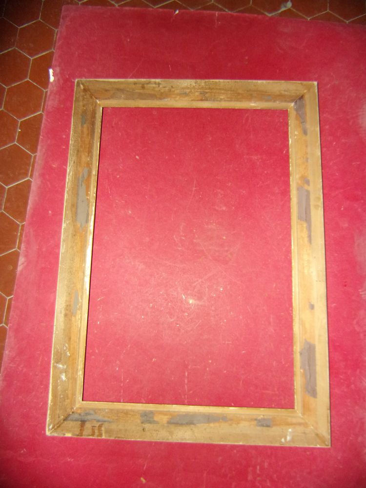 19th-century frame, in gilded wood.