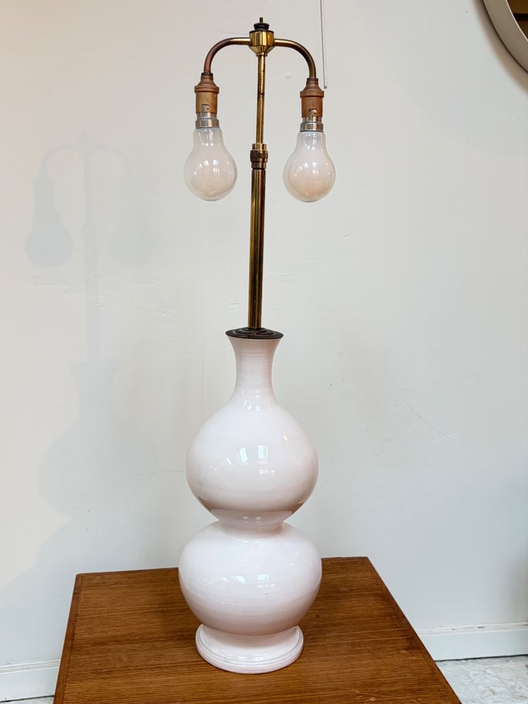WEISSE KERAMIKLAMPE VON JEAN ROGER PARIS.