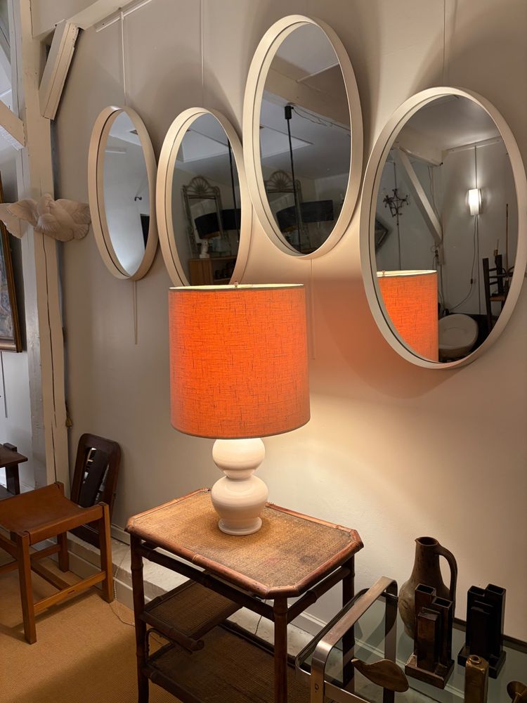 WEISSE KERAMIKLAMPE VON JEAN ROGER PARIS.