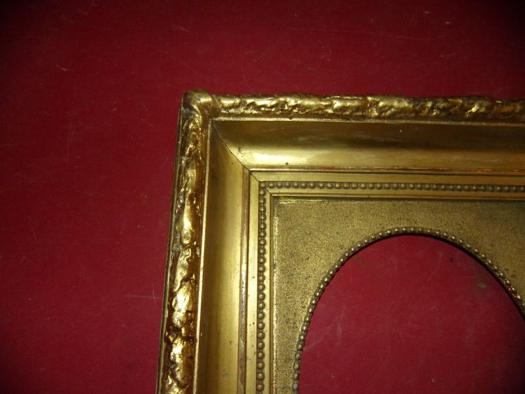 19th-century frame, in gilded wood.