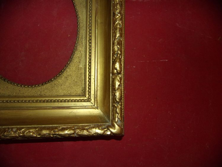 19th-century frame, in gilded wood.