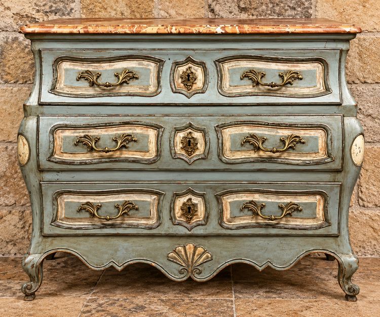 Commode Tombeau De Style Louis XV – Patinée a Décor Doré - XIXeme siecle