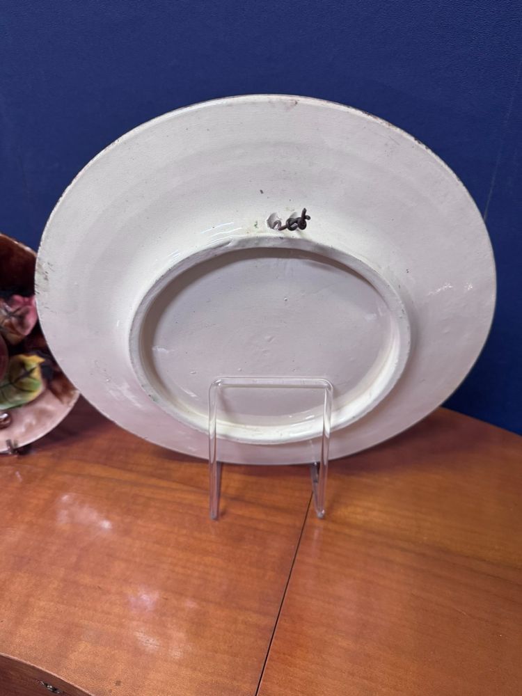 Deux Assiettes Décoratives En Barbotine À Décor De Fruits En Relief – Fin XIXe / Début XXe Siècle