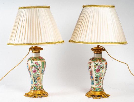 Coppia di lampade cinesi in porcellana e bronzo Fine XIX secolo