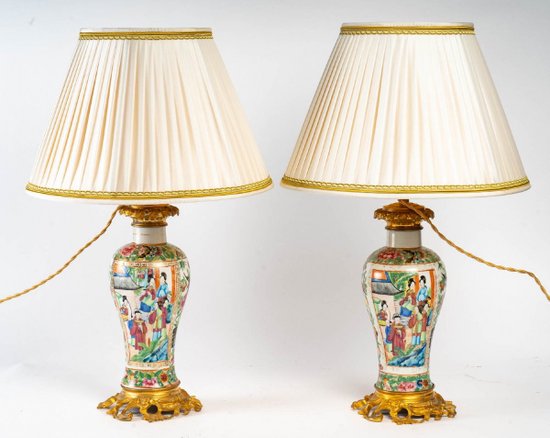 Coppia di lampade cinesi in porcellana e bronzo Fine XIX secolo