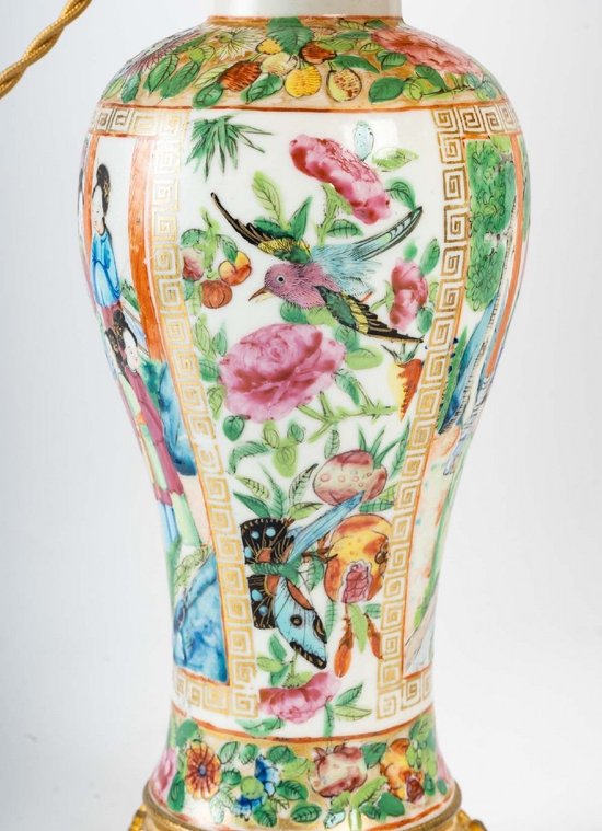 Coppia di lampade cinesi in porcellana e bronzo Fine XIX secolo