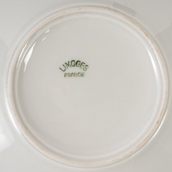 Serie Von Tassen Und Untertassen Aus Limoges-Porzellan