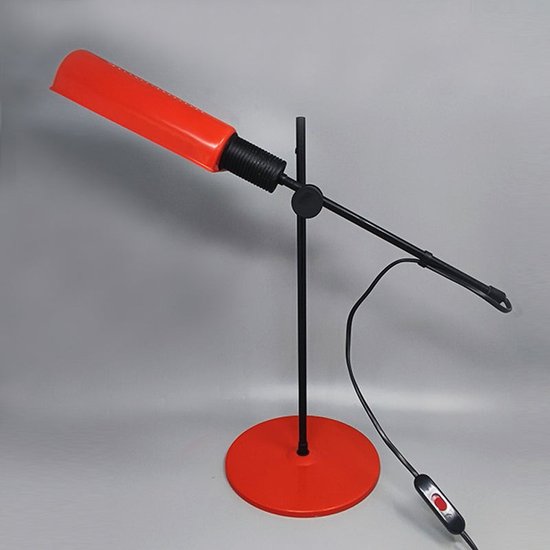 1970 Beautiful red table lamp by Veneta Lumi. Made in Italy