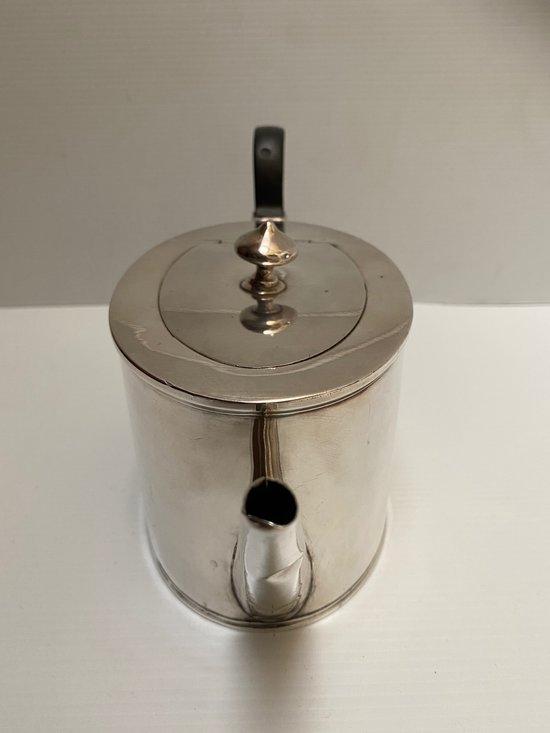 THÉIÈRE EN ARGENT MASSIF 