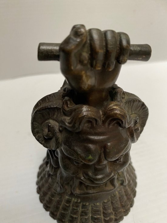 CLOCHETTE EN BRONZE 