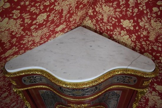 Coppia di cassettoni ad angolo intarsiati a Boulle Fine Ottocento