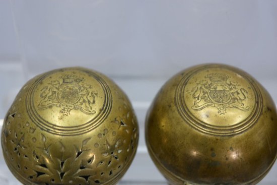 17th Century Toilet Service In Bronze Coat Of Arms