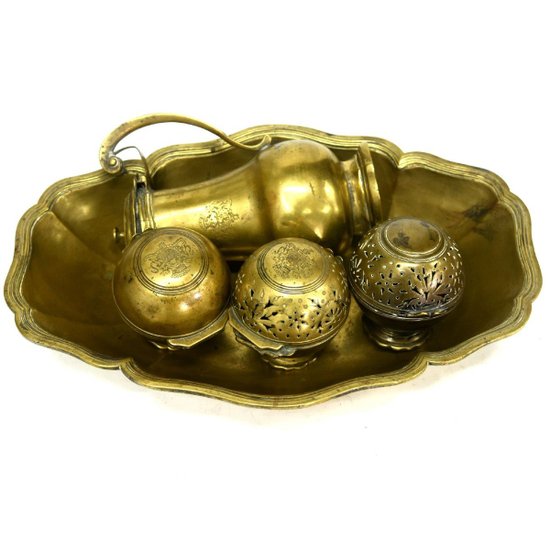 17th Century Toilet Service In Bronze Coat Of Arms