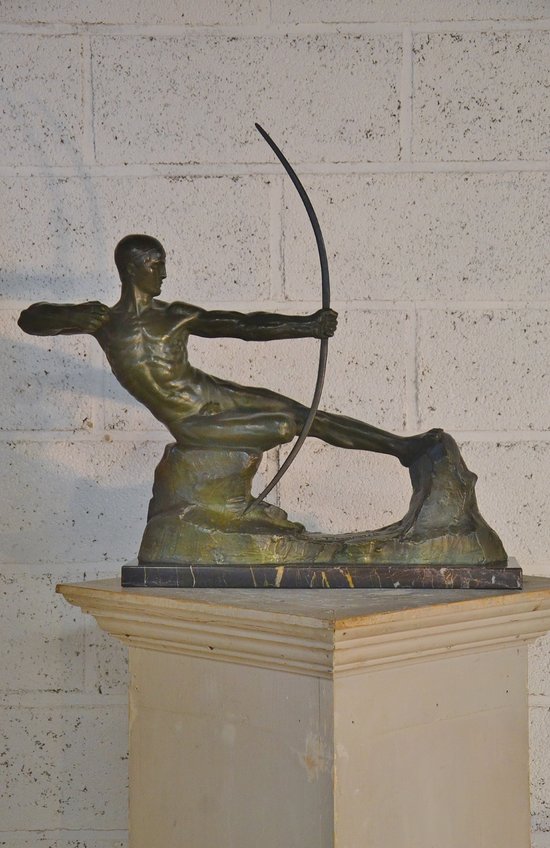 Art Déco in bronzo con patina verde "arciere" di Victor DEMANET