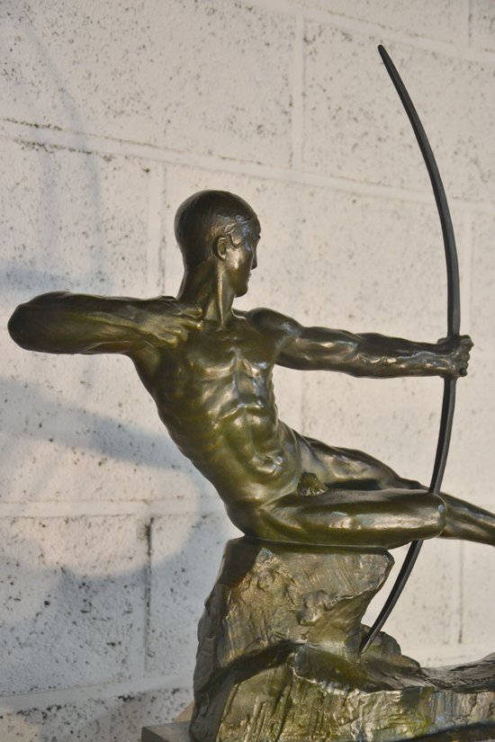 Art Déco in bronzo con patina verde "arciere" di Victor DEMANET