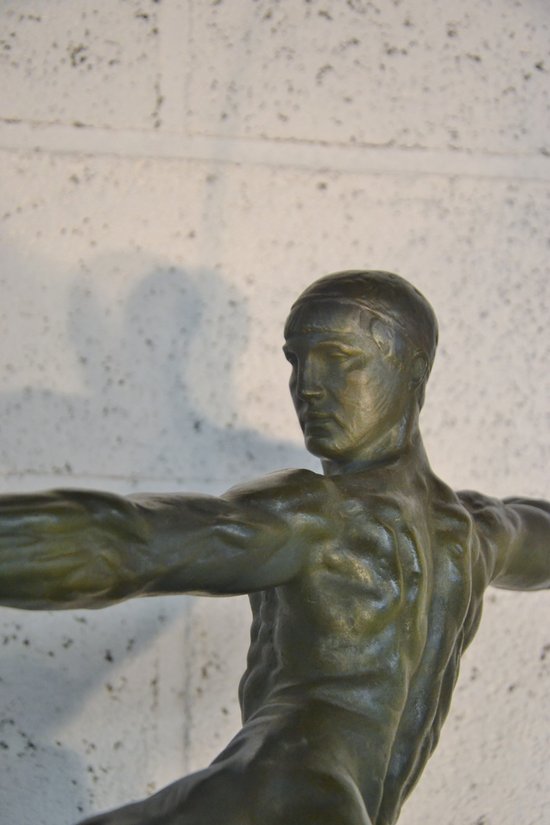 Art Déco in bronzo con patina verde "arciere" di Victor DEMANET
