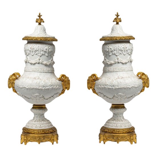 Paire De Vases En Biscuit Fin XIXè Siècle