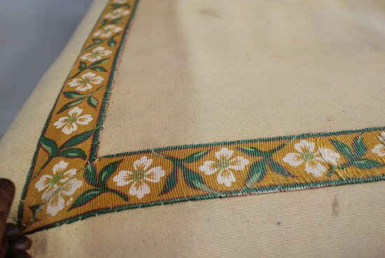 Poltrona in noce, stile Luigi XVI - Inizio XIX secolo