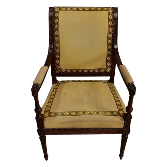 Fauteuil en Noyer, style Louis XVI – Début XIXe