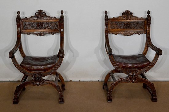 Coppia di importanti poltrone Dagobert, Curule, stile rinascimentale - Fine XIX secolo