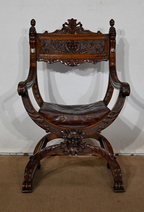 Coppia di importanti poltrone Dagobert, Curule, stile rinascimentale - Fine XIX secolo