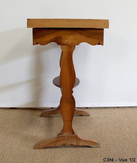 Petite Table de Salon vide-poche en Noyer massif - Milieu XIXe