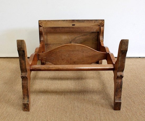 Petite Table de Salon vide-poche en Noyer massif - Milieu XIXe