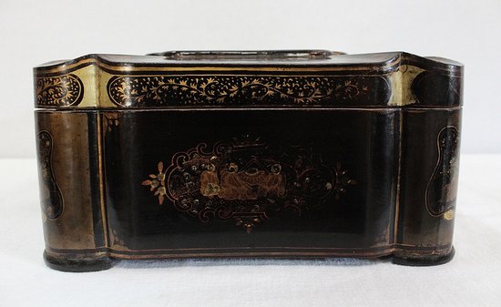 Travel box with Japanese decoration, Napoleon III period - Mid 19th century