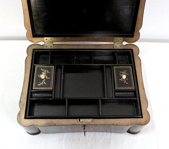 Travel box with Japanese decoration, Napoleon III period - Mid 19th century