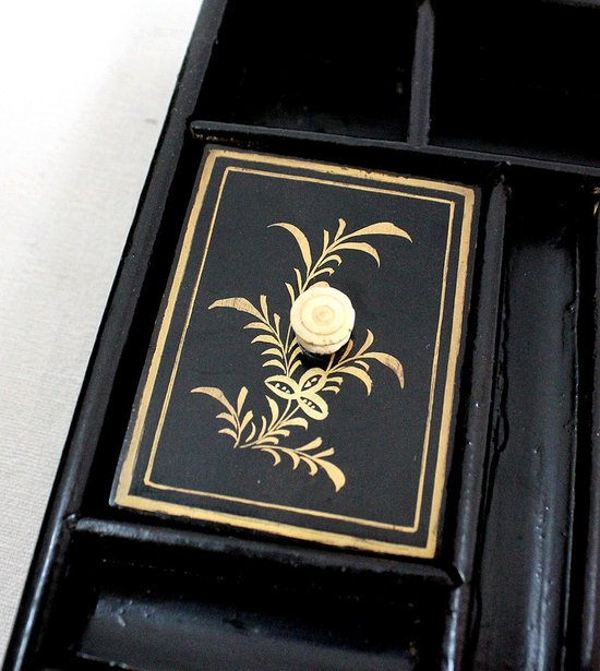 Travel box with Japanese decoration, Napoleon III period - Mid 19th century