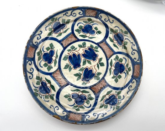 DELFT 2 assiettes en faience polychrome 18ème