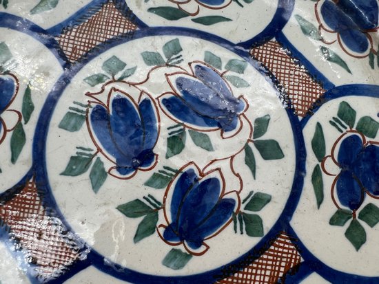 DELFT 2 assiettes en faience polychrome 18ème