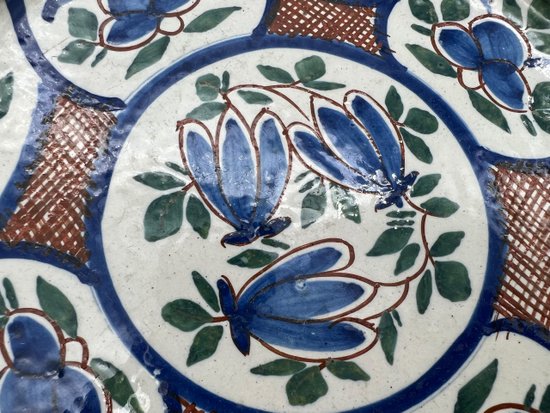 DELFT 2 assiettes en faience polychrome 18ème