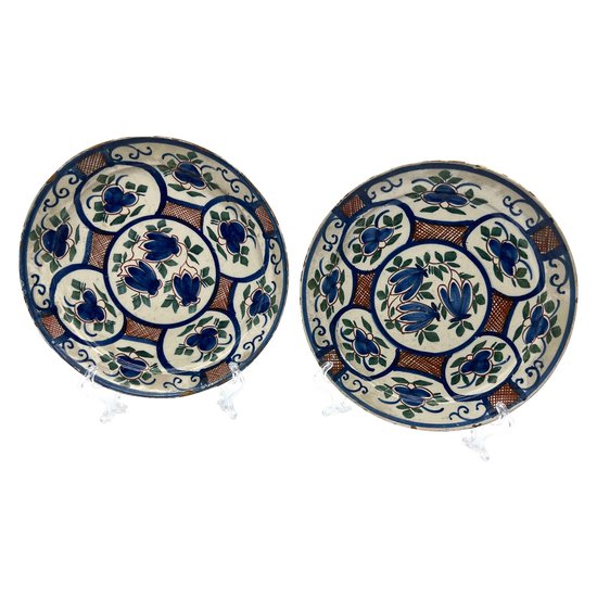 DELFT 2 assiettes en faience polychrome 18ème