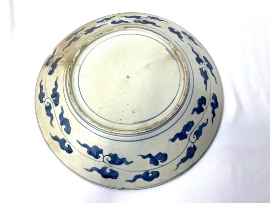 Piatto Imari policromo molto grande XIX secolo 46 cm
