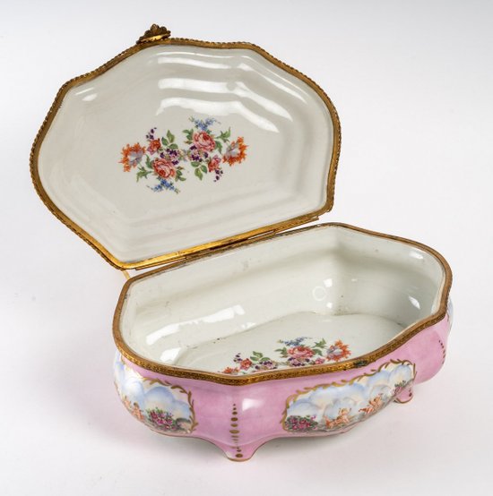 Boite à Bijoux En Porcelaine Rose De Style Sèvres