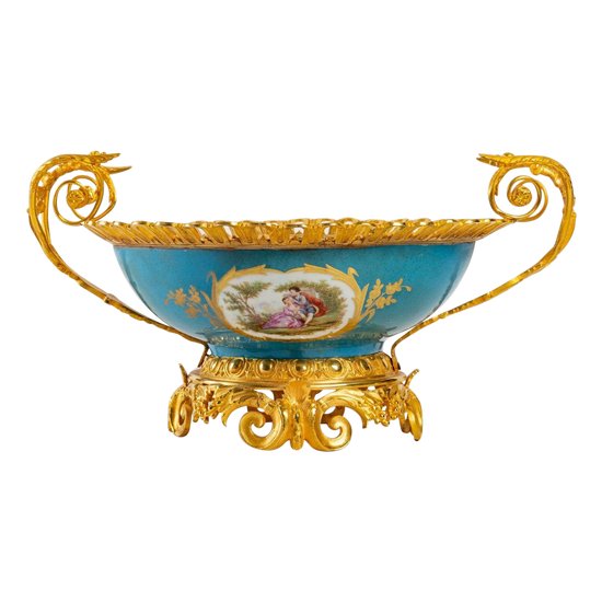 Une Coupe En Porcelaine De Style Sèvre, Fin XIXème Siècle