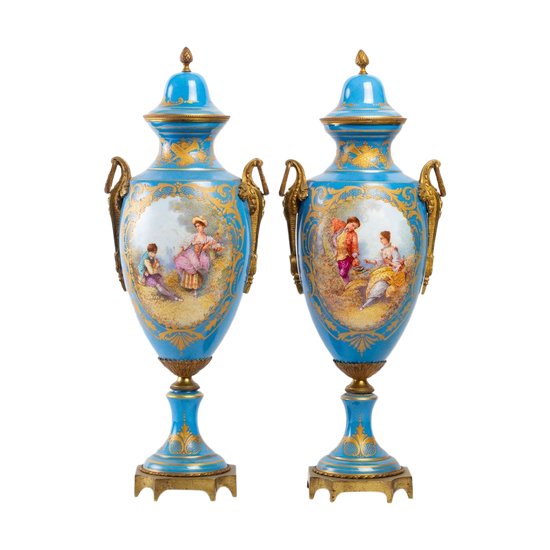 Un Paire De Vases En Porcelaine De Syle Sèvres Fin XIXème