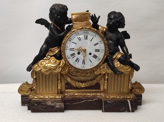A Clock With Lovers In Gilded Bronze Late 19th Century