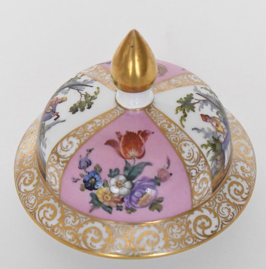 Pair of covered vases in Dresden porcelain the workshop of Helena Wolfsohn